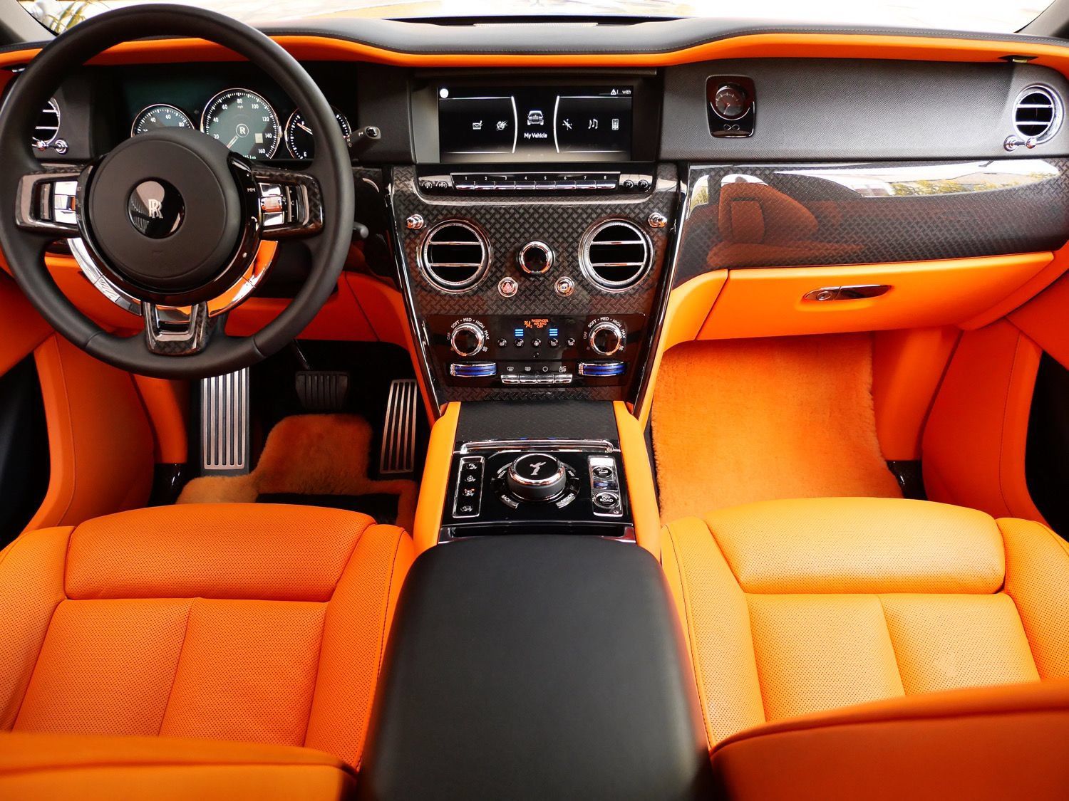 Certified 2023 Rolls-Royce Cullinan Black Badge w/ Dark Exterior Package AWD/4WD image 4