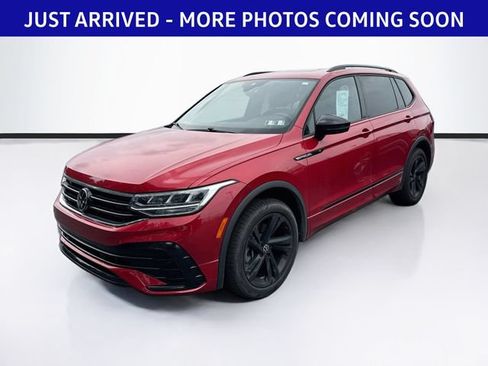 Used 2024 Volkswagen Tiguan SE R-Line AWD/4WD image 3