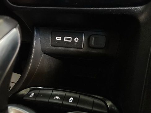 Used 2020 Buick Encore GX Select image 32