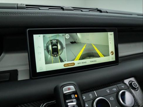New 2024 Land Rover Defender 110 S image 28