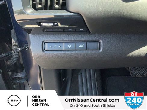 Used 2025 Nissan Pathfinder SV FWD image 18