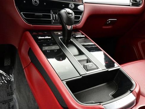 Certified 2023 Porsche Macan S AWD/4WD image 11
