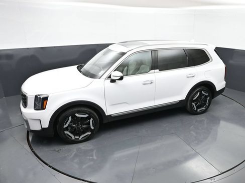 Used 2025 Kia Telluride S FWD image 45