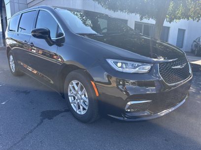 New 2025 Chrysler Pacifica Select