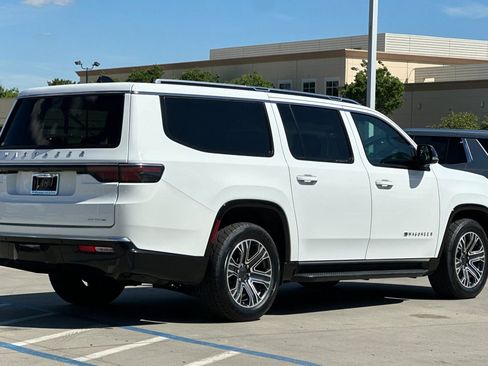 Used 2024 Jeep Wagoneer L Series II w/ Flexible Seating Group image 6