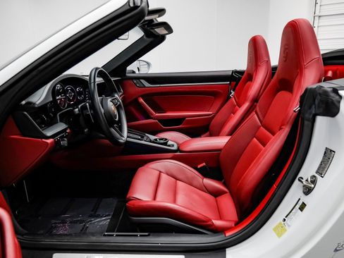 Used 2021 Porsche 911 Carrera 4 image 38