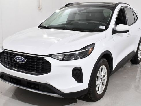 Used 2023 Ford Escape Active w/ Tech Pack #2 image 2