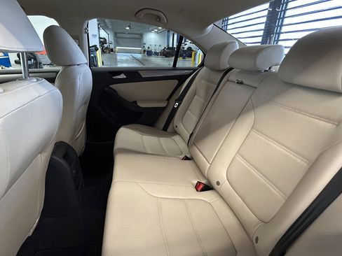 Used 2018 Volkswagen Jetta Wolfsburg Edition image 13