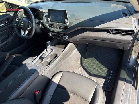 Used 2022 Nissan Altima 2.5 SR FWD image 11