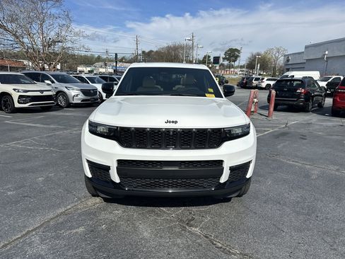 Used 2024 Jeep Grand Cherokee L Limited w/ Luxury Tech Group II image 4