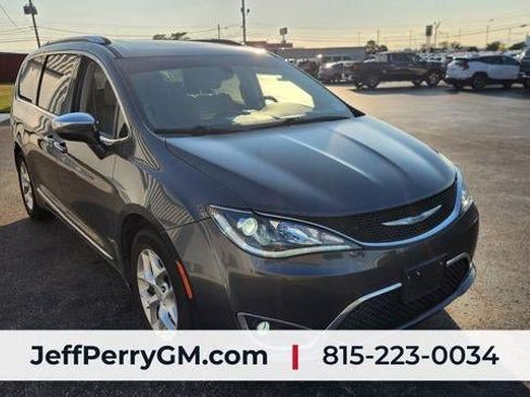 Used 2020 Chrysler Pacifica Limited FWD image 2