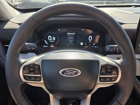 Used 2025 Ford Explorer Active RWD image 27