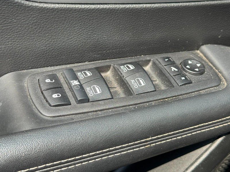 Used 2025 Chrysler Pacifica Limited FWD image 25
