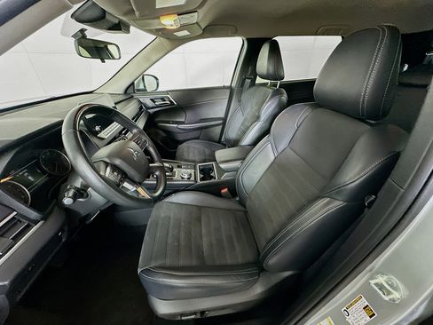 Used 2024 Mitsubishi Outlander SE image 13
