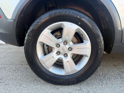 Used 2013 Chevrolet Captiva Sport LS image 30