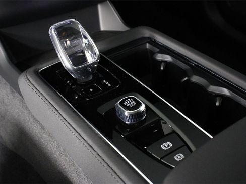 New 2025 Volvo XC90 B6 Core image 7