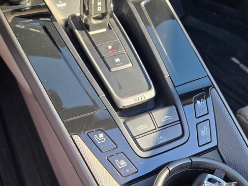 Used 2025 Porsche 911 Carrera image 32