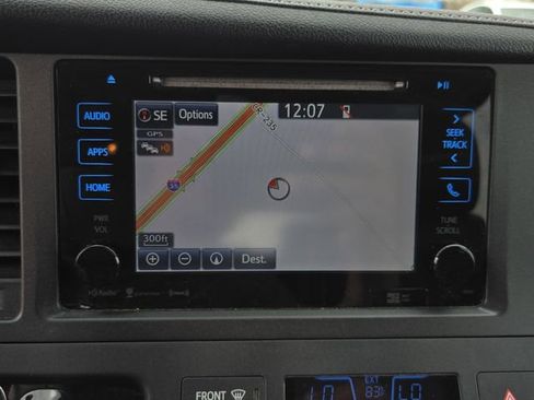 Used 2017 Toyota Sienna SE w/ SE Preferred Package image 23