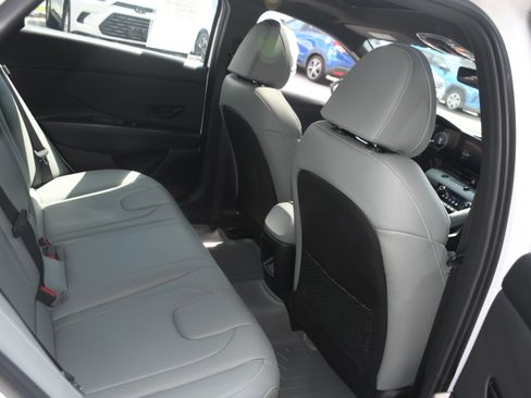 Used 2025 Hyundai Elantra Limited FWD image 20