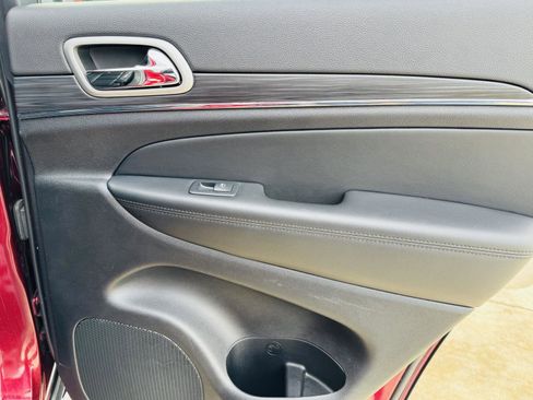 Used 2022 Jeep Grand Cherokee Limited image 29