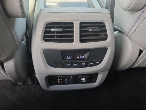 Used 2016 Honda Pilot Touring image 14