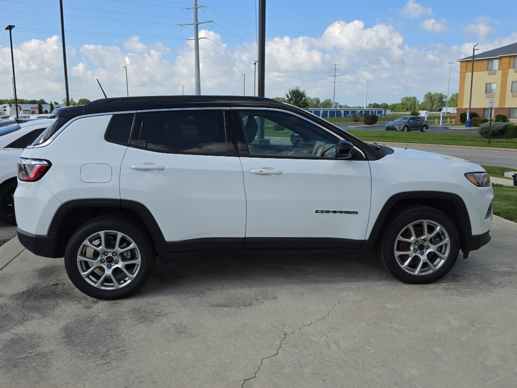 Used 2025 Jeep Compass Limited AWD/4WD image 4