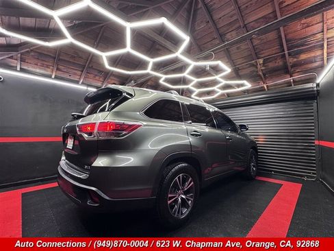 Used 2016 Toyota Highlander XLE FWD image 3