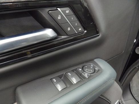 Used 2025 GMC Yukon XL AT4 AWD/4WD image 55
