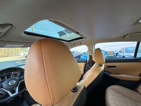 Used 2021 Nissan Sentra SV w/ SV Premium Package image 33