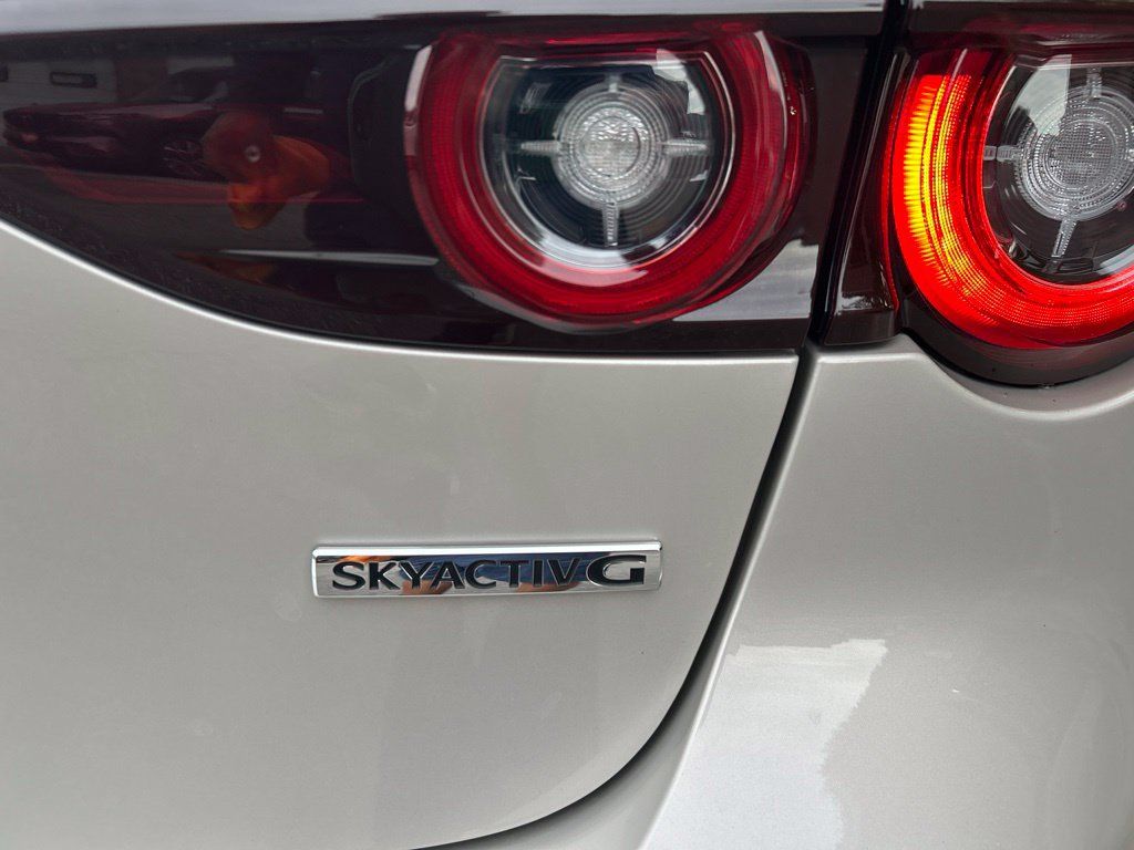 Used 2024 MAZDA MAZDA3 s FWD image 6