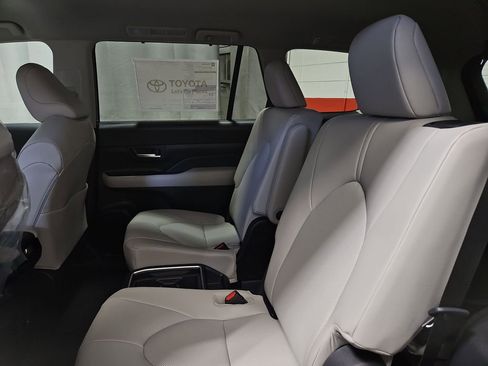 New 2026 Toyota Grand Highlander XLE image 25