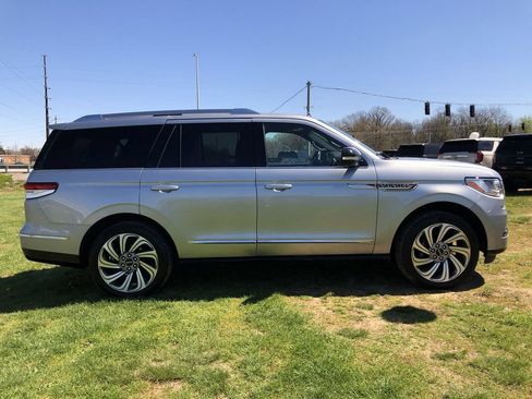 Used 2023 Lincoln Navigator Reserve AWD/4WD image 6