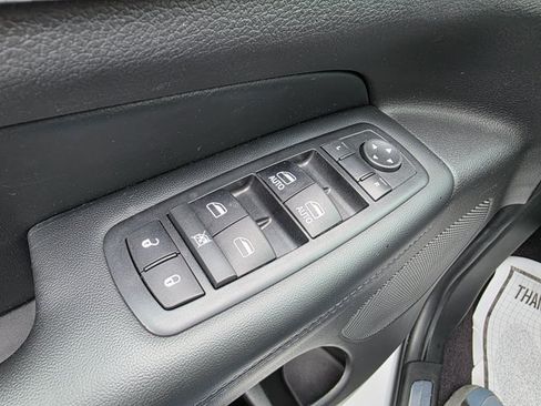Used 2018 Jeep Grand Cherokee Limited AWD/4WD image 10