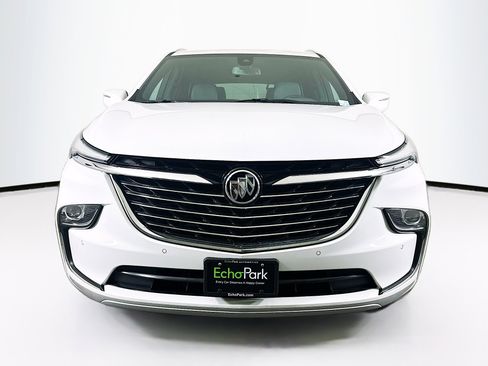 Used 2023 Buick Enclave Essence image 2