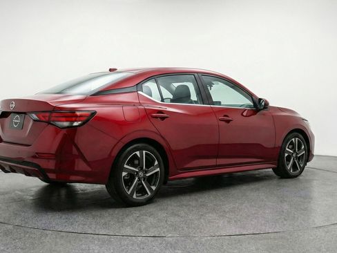 Used 2025 Nissan Sentra SV image 9