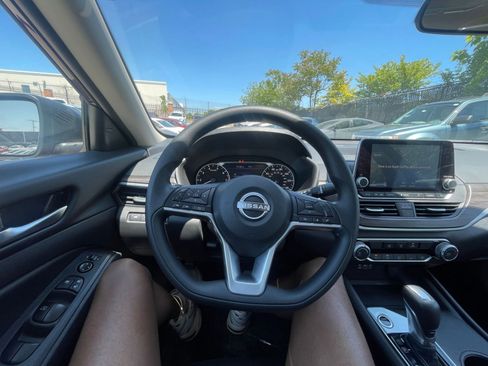 Used 2025 Nissan Altima 2.5 SV FWD image 29