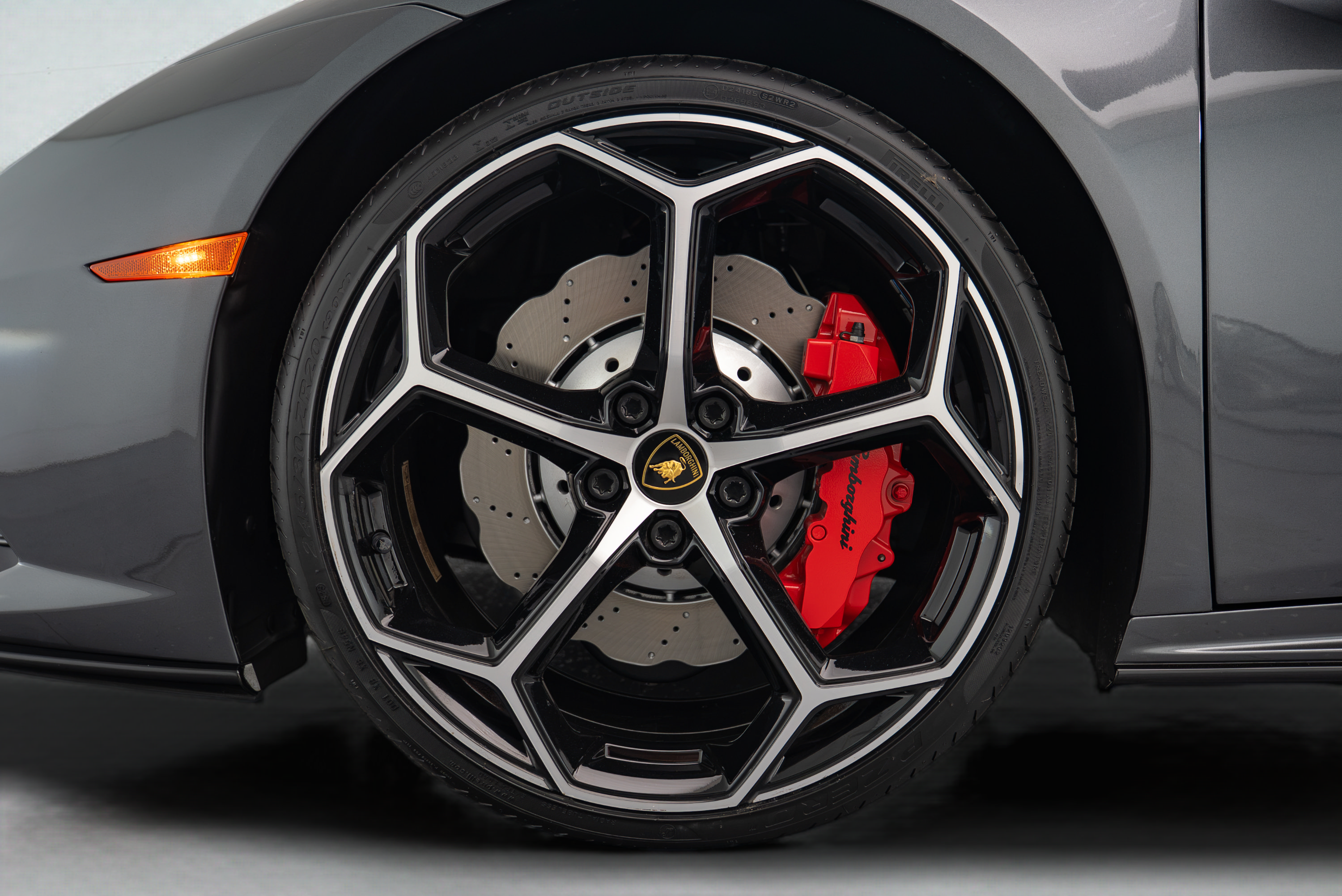 Used 2021 Lamborghini Huracan EVO RWD image 23
