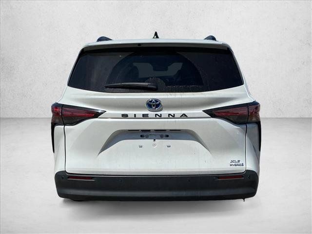 Used 2022 Toyota Sienna XLE w/ XLE Plus Package FWD image 6