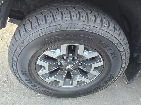 Used 2022 Toyota Tacoma TRD Off-Road AWD/4WD image 3