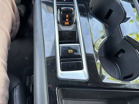 Used 2025 Volkswagen Atlas SE AWD/4WD image 31