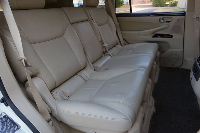 Used 2013 Lexus LX 570 4WD w/ Luxury Pkg w/Pre-crash image 16