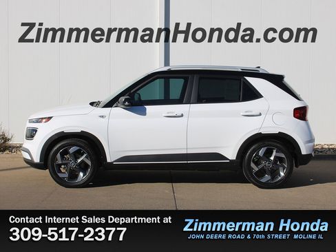 Used 2022 Hyundai Venue Limited image 23