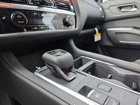 New 2026 Nissan Pathfinder SL AWD/4WD image 22