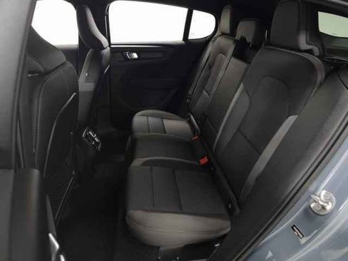 Certified 2023 Volvo C40 Recharge Core image 31