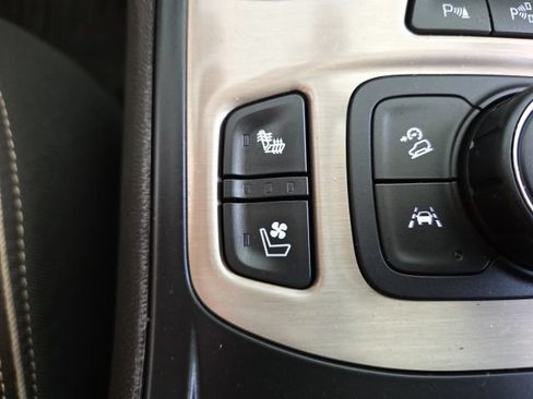 Used 2020 GMC Terrain Denali w/ GMC Pro Grade Package AWD/4WD image 9