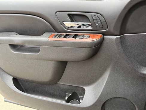 Used 2010 GMC Sierra 2500 SLT w/ SLT Convenience Package image 32