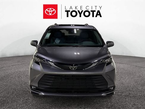 New 2026 Toyota Sienna XLE FWD image 10