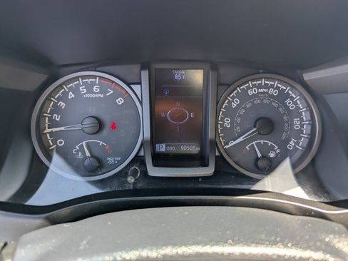 Used 2019 Toyota Tacoma TRD Sport AWD/4WD image 15