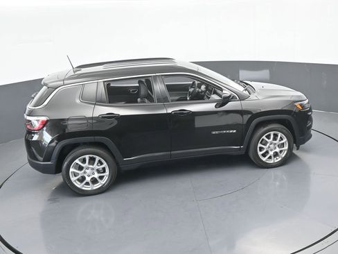 Used 2024 Jeep Compass Latitude image 46