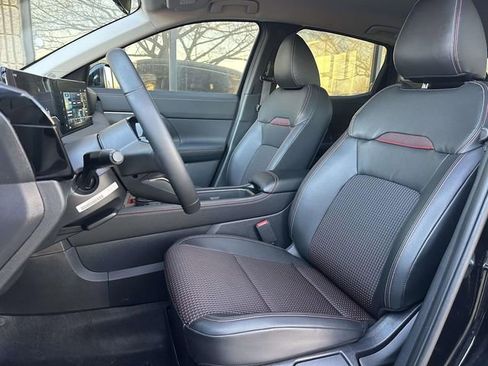 Certified 2025 Nissan Kicks SR image 13